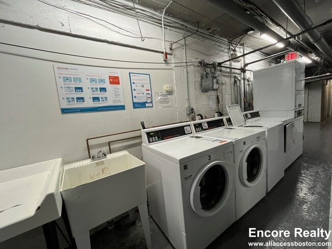 Photo - 122 Washington St