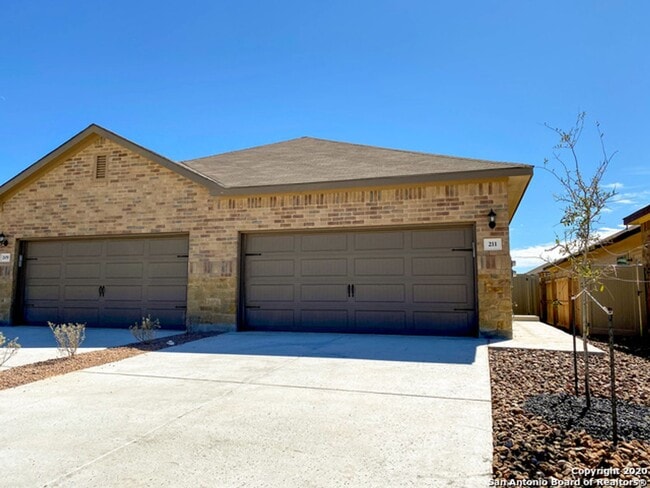 Photo - Luxury 3/2 duplex in NBTX