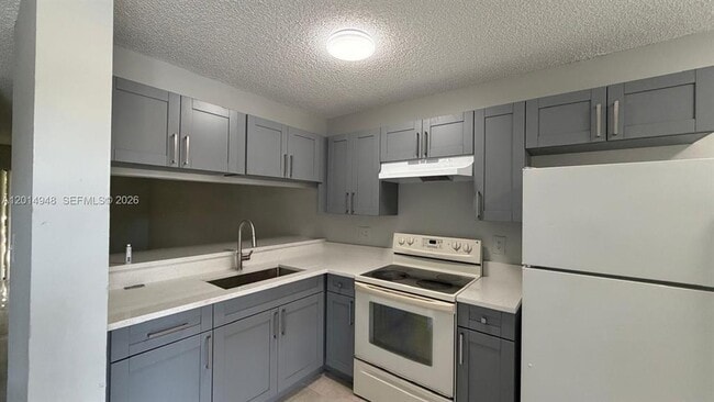 Building Photo - 4010 Lakeside Dr Unit 4010