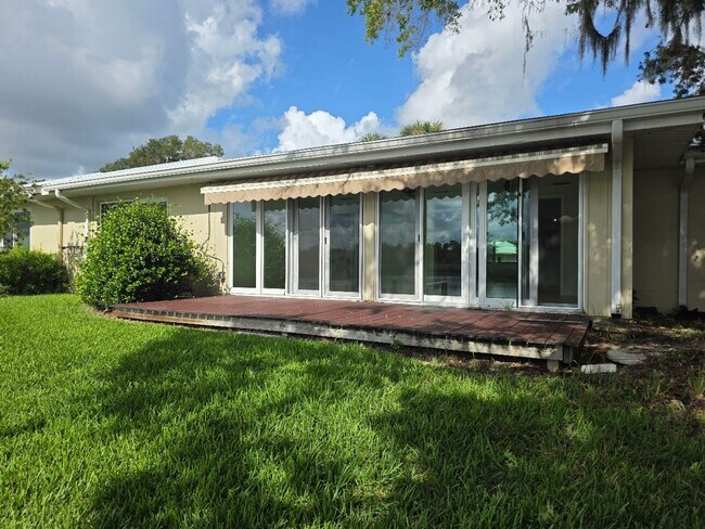 11462 W Bayshore Dr