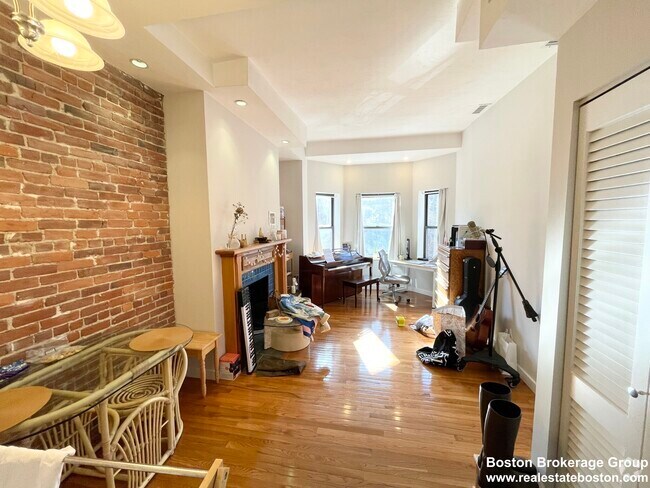 Building Photo - 71 Gainsborough St Unit 301 Rental