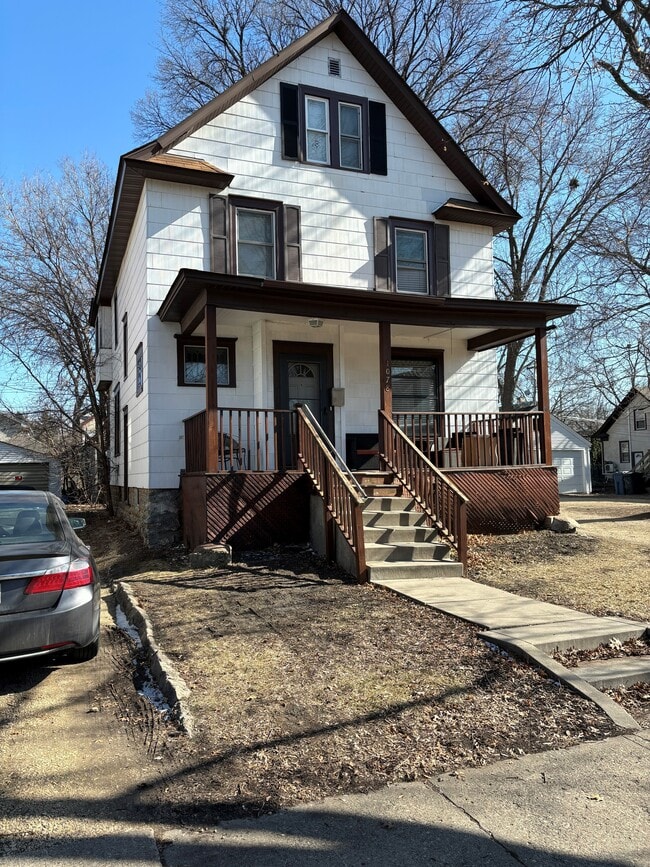 Photo - 1078 16th Ave SE