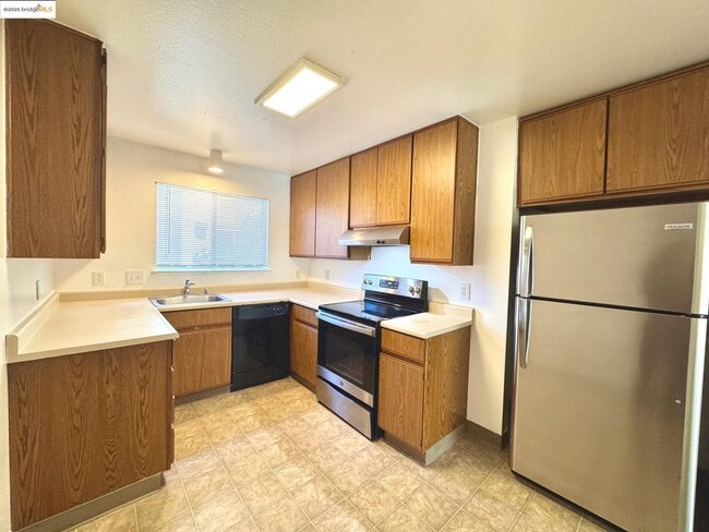 Photo - 554 Bancroft Ave Apartment Unit 101