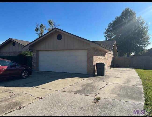 Photo - 211 Chantilly Dr