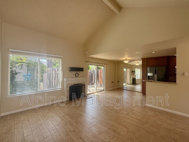 Photo - 2657 Kentworth Way