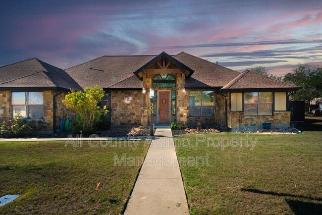 Photo - 303 Schneider St