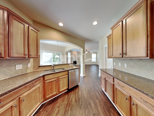 Photo - 8512 Dargan Ln