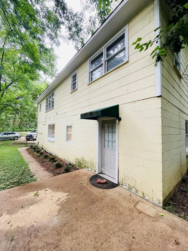 2BR/1BA - 2BR/1BA House