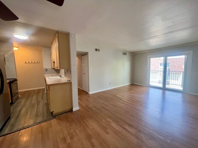 Photo - Spacious 2 Bed 1.5 Bath Condo in Hamden South Unit D4-303