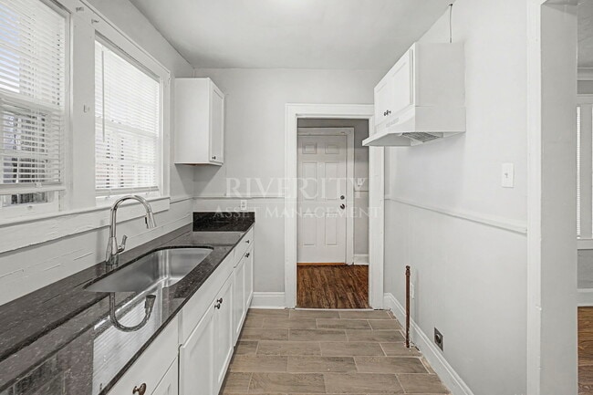 Photo - 1052 National St