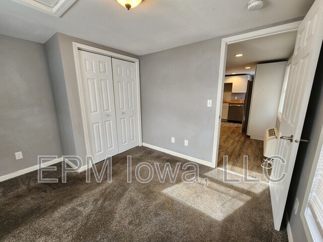 Photo - 609 1st St W