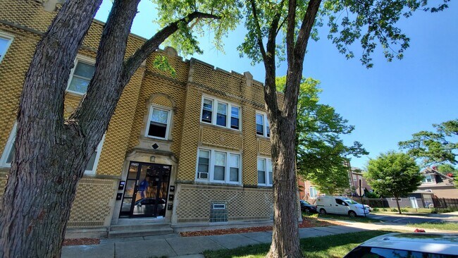 Building Photo - 3756 N Kilpatrick Ave Unit 2 Rental