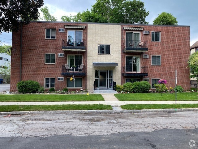 Building Photo - 37 Crystal St Unit 3 Rental