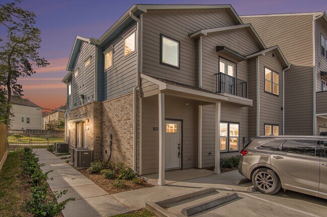 Building Photo - 5262 Ella Blvd Unit 100C