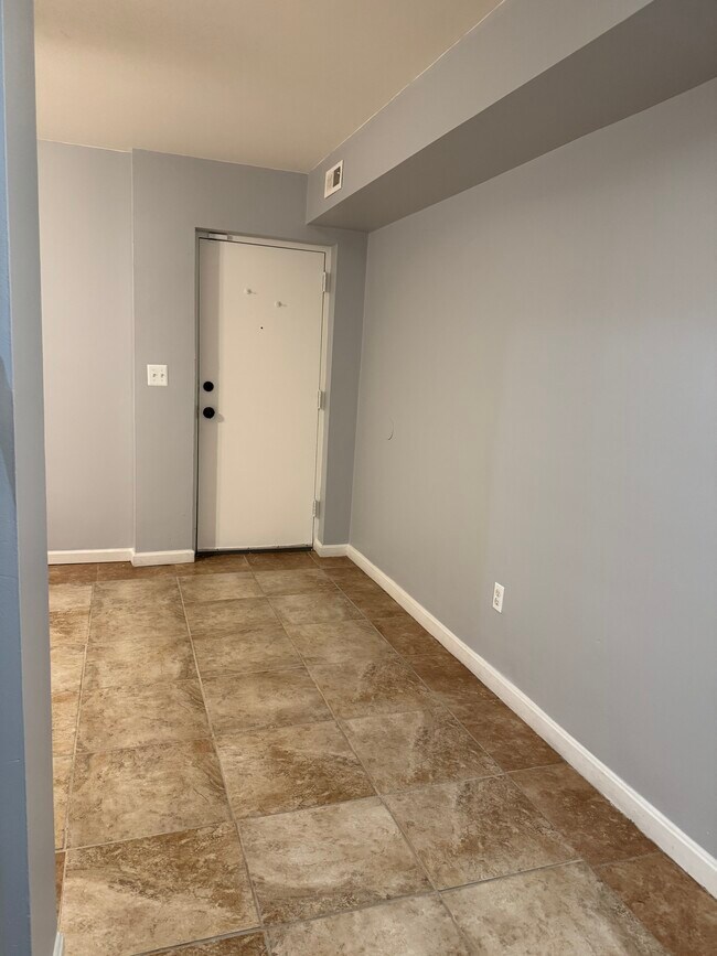 Building Photo - 11 46th St SE Unit B-1