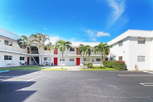 Building Photo - 402 Lake Shore Dr Unit 207