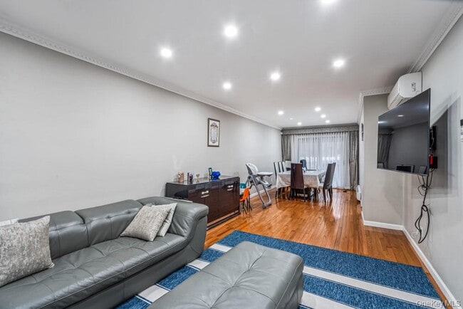 Photo - 95-25-95-67 67th Ave