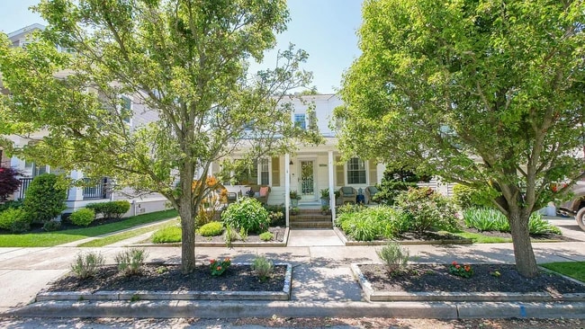 Photo - 110 N Pembroke Ave