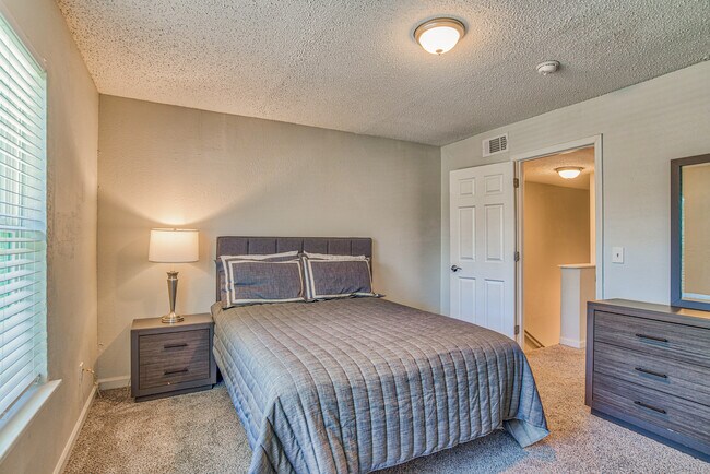 Towne West Manor