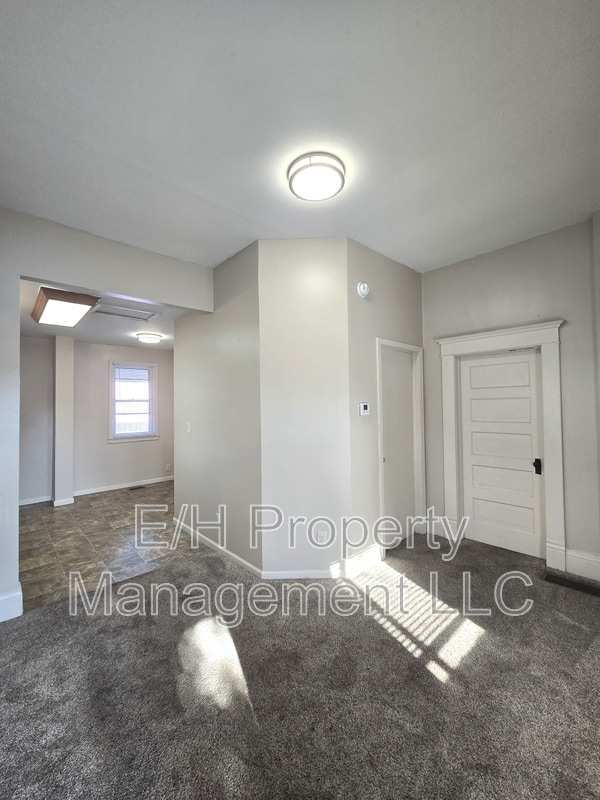 Photo - 1007 W Maple St Unit 2