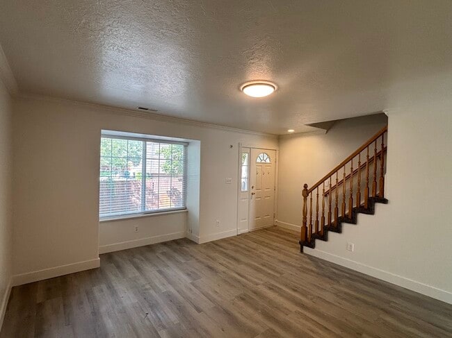Photo - 914 N Main St