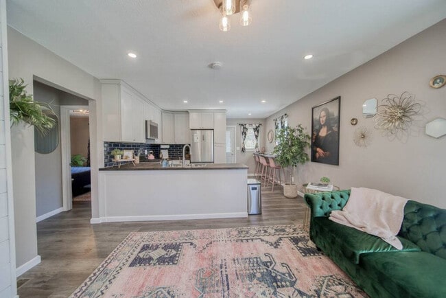 Photo - 1402 Iowa St Unidad ID1292379P