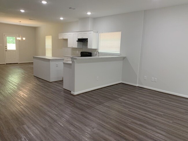 Photo - 8114 Rhobell St