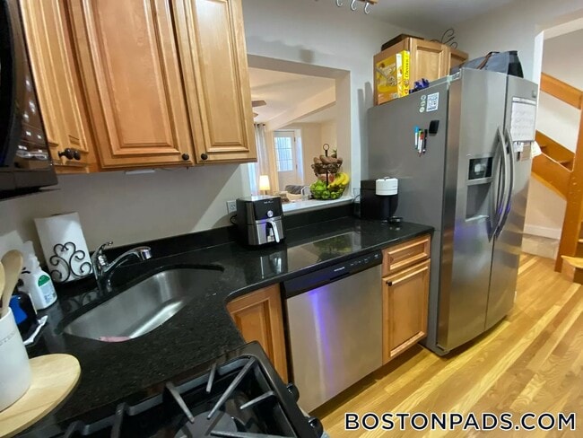 Photo - 470 E 3rd St Unit 1