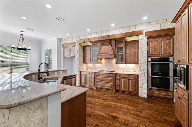 Photo - 402 N Pkwy Dr
