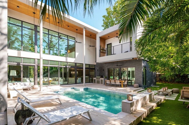 Building Photo - 4094 Park Ave