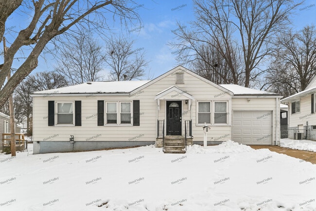 Building Photo - 1147 Darr Dr