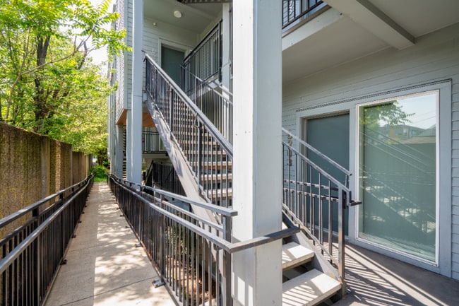 Photo - 4620 N Maryland Ave Unit B102