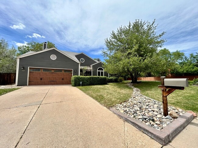 Building Photo - Beautiful 5 Bedroom Home with Large Private Yard