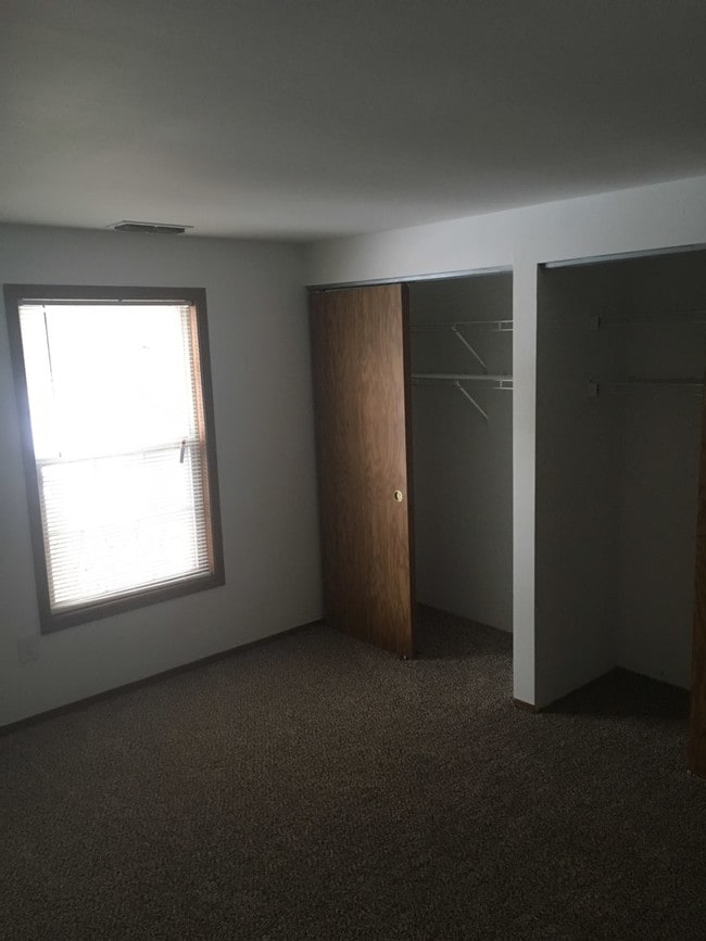 Oak Forest Townhomes & Apartments For Rent in Monroe, MI