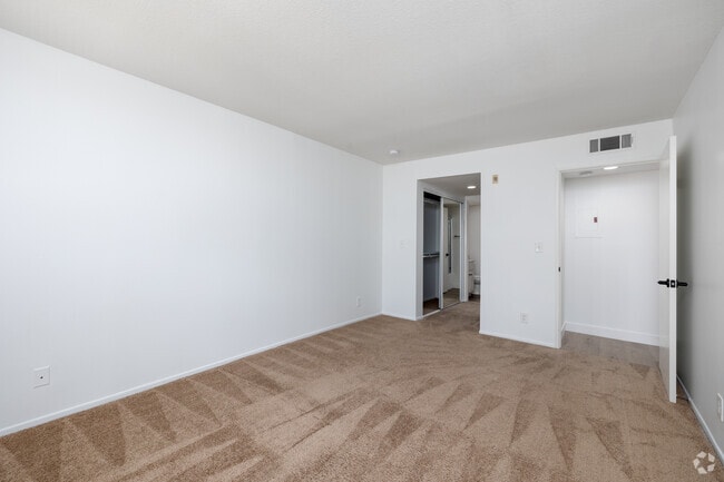 2BD, 2BA - 1,100SF - Primary Bedroom