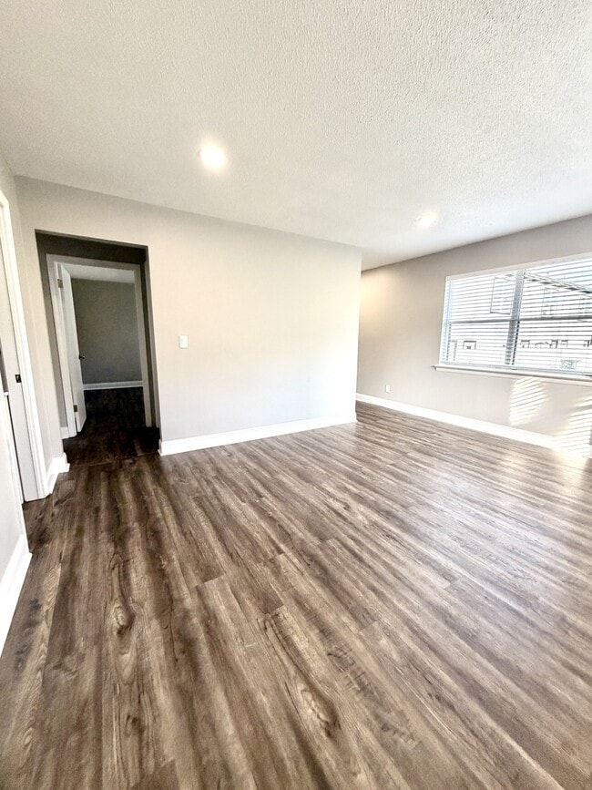 Photo - 6702 Indus Way