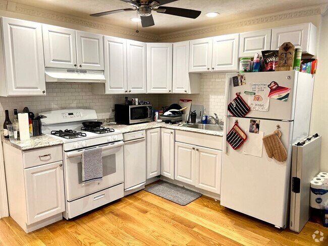 Building Photo - 245 E St Unit 3 Rental