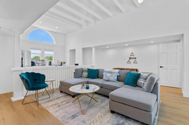 Building Photo - 4641 N 8th Pl Unit ID1366953P