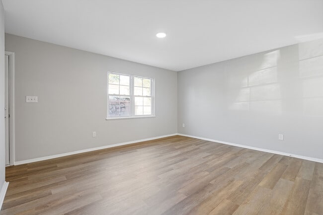 Photo - 405 Harbour North Dr