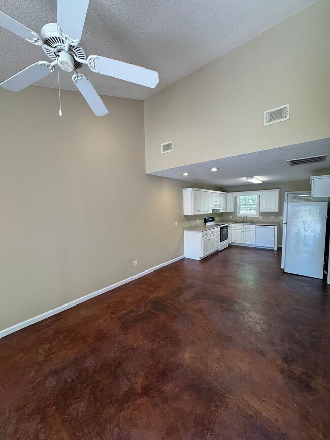 Photo - 2 Bed 1 Bath Duplex