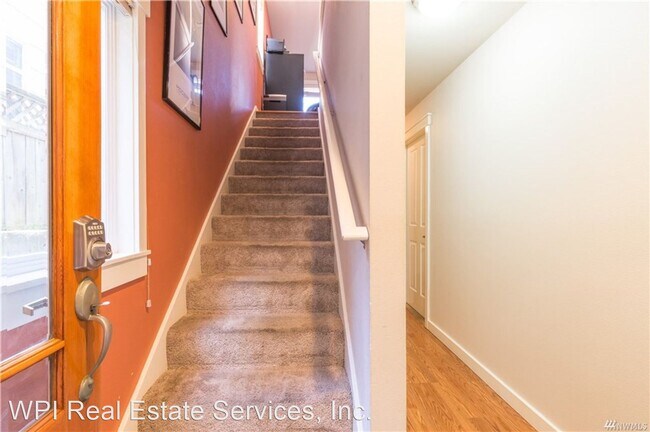 Photo - 3 br, 3 bath House - 160 Florentia St. #B