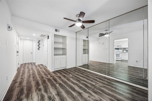 Photo - 763 Bering Dr Unit B