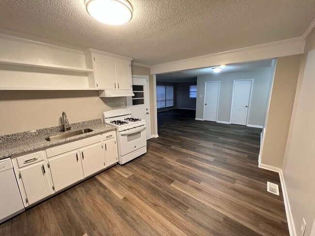 Photo - Freshly Remodeled 3 Bedroom Home Near Down...