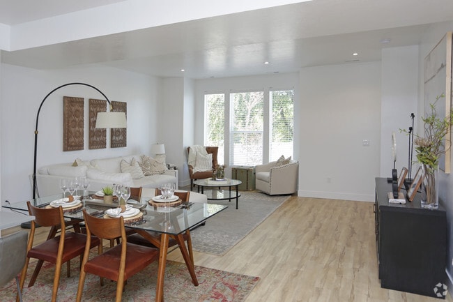 3BR, 2.5BA - 1,658 SF