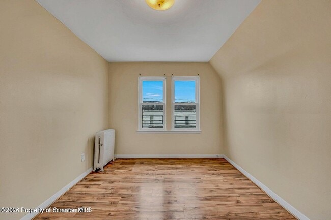 Photo - 402 Scott St