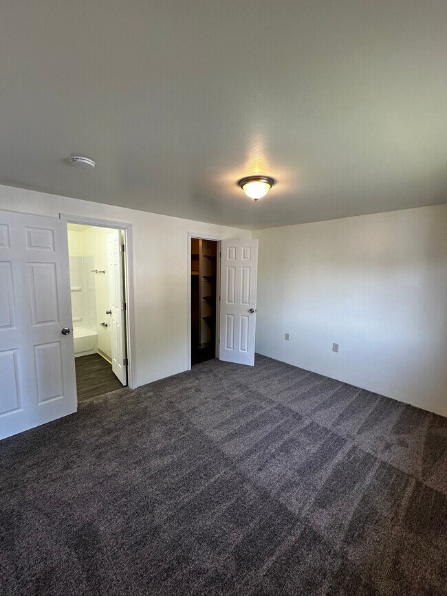 100 Whitestown Village