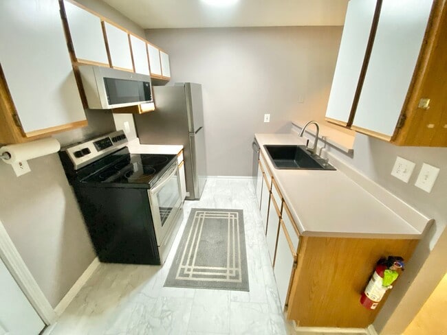 Building Photo - 1 Bedroom Apartment in Burlington VT Avail...