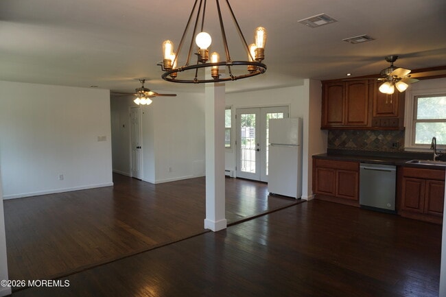 Photo - 1385 W Veterans Hwy