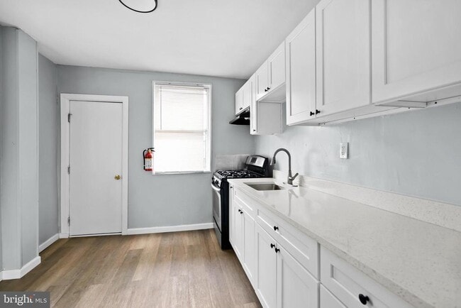 Photo - 958 E Russell St