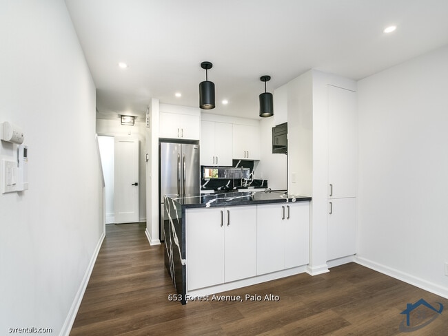 Photo - 653 Forest Ave